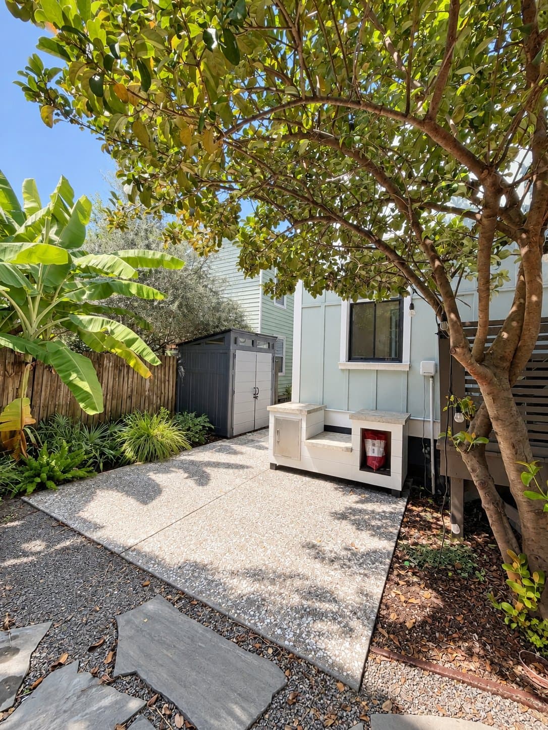 Charleston House: 13 Nunan Street