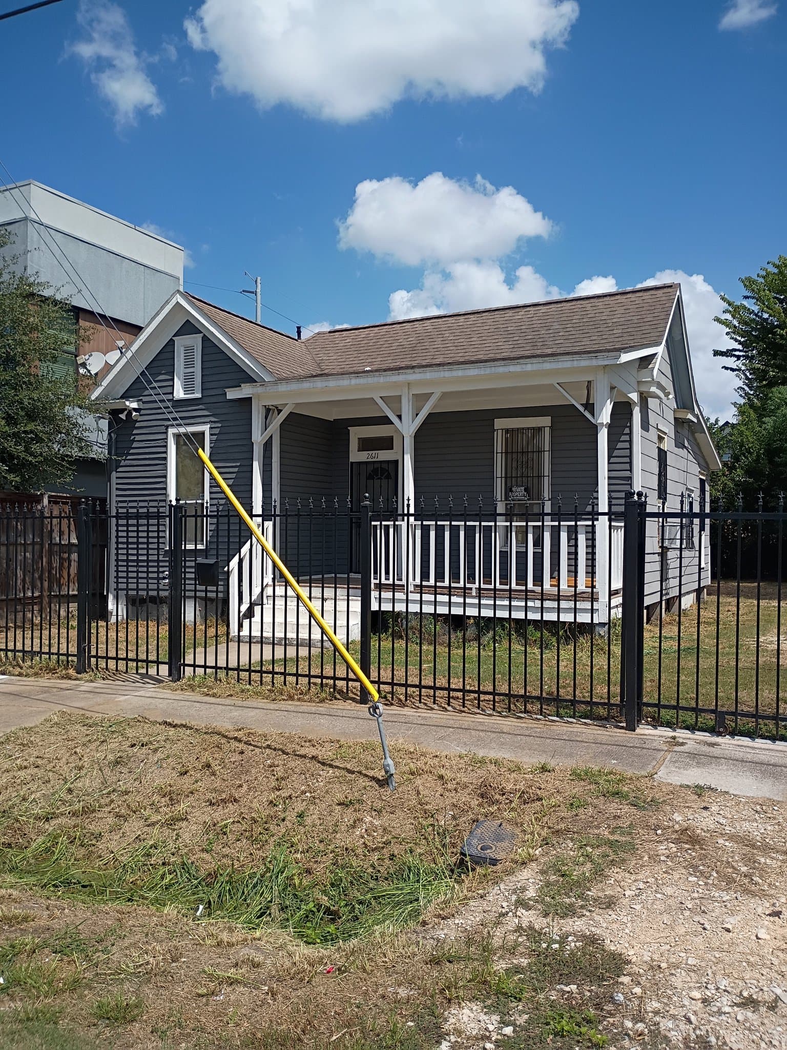 Houston House: 2611 Tuam St