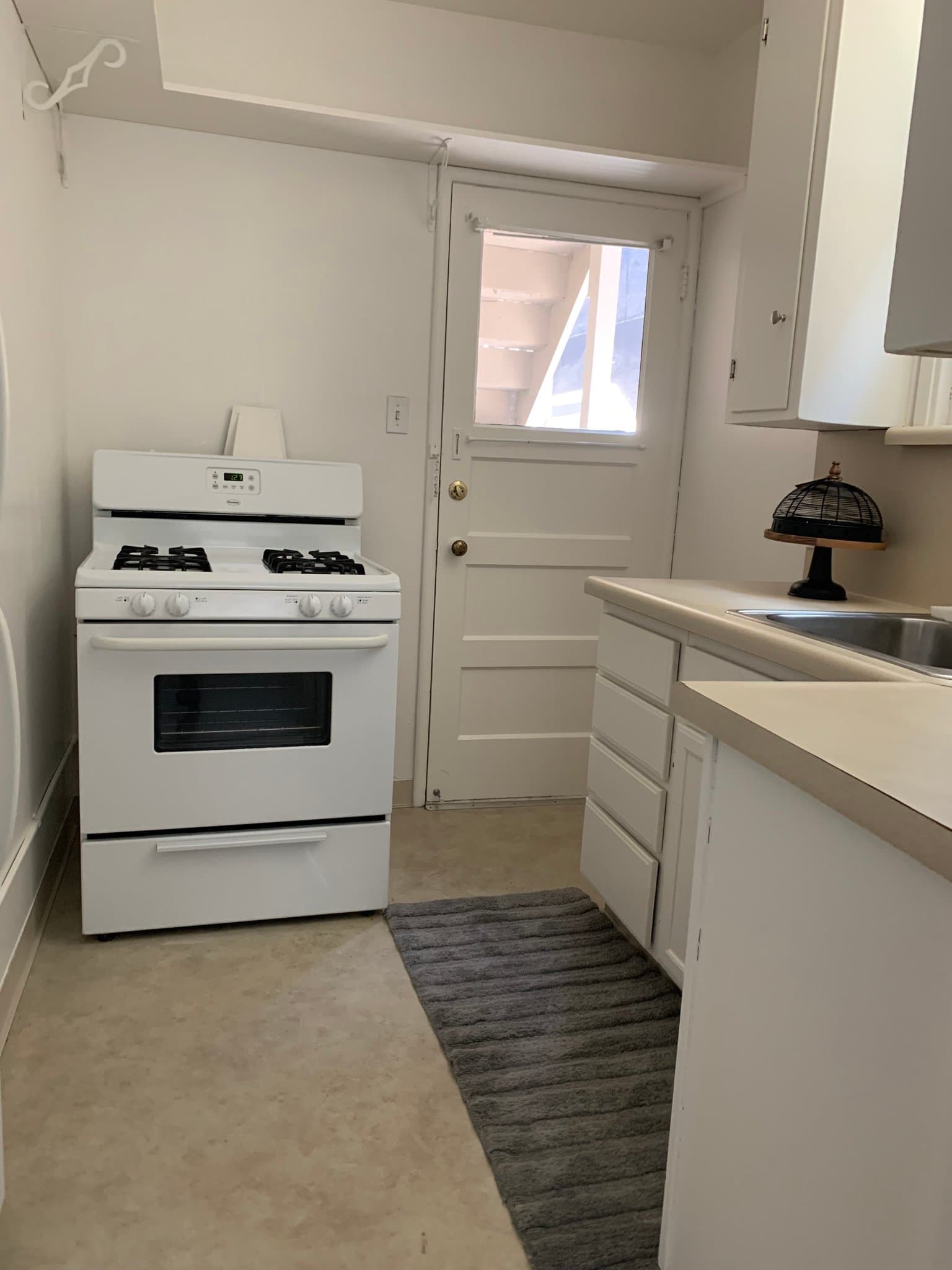 Alameda Apartment: 1006 Central Ave