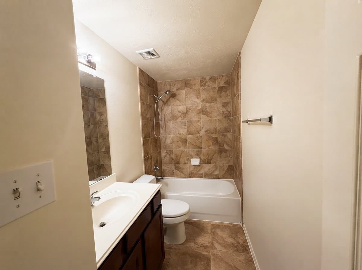 Houston Single Room: 2702 Ridgeglen Lane
