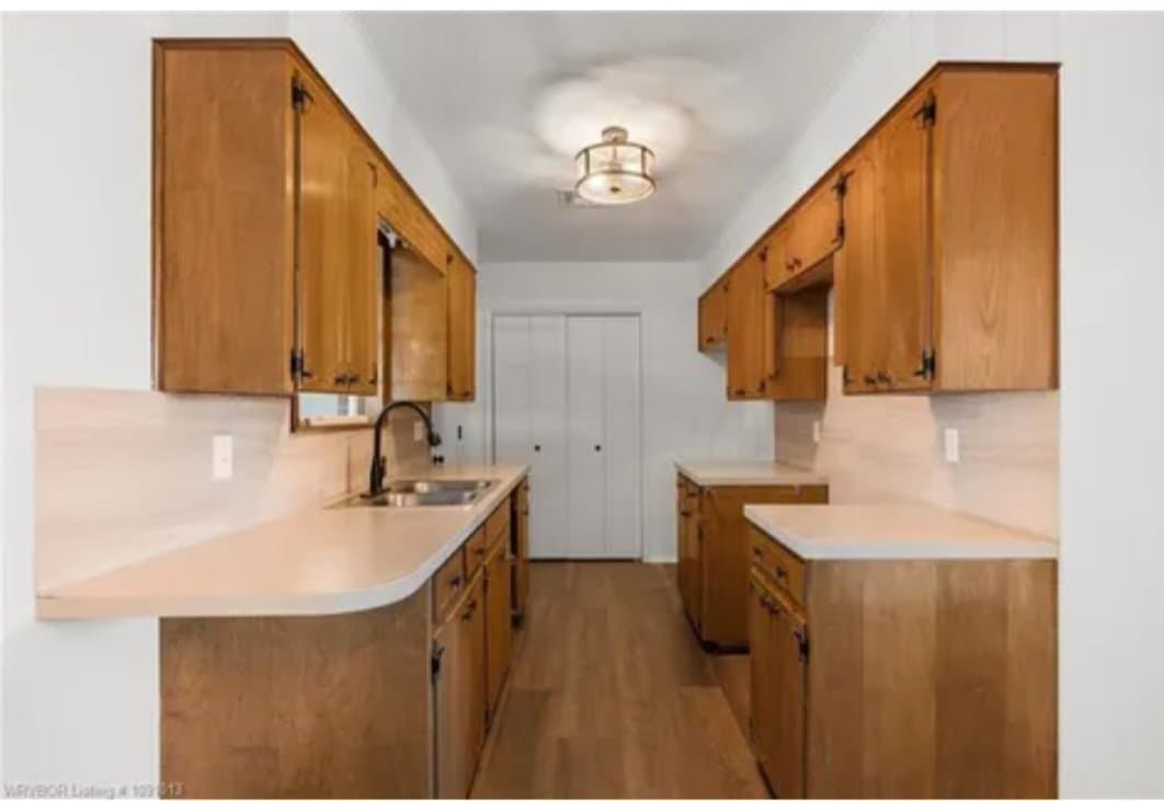 Sallisaw House: 617 N Harriet