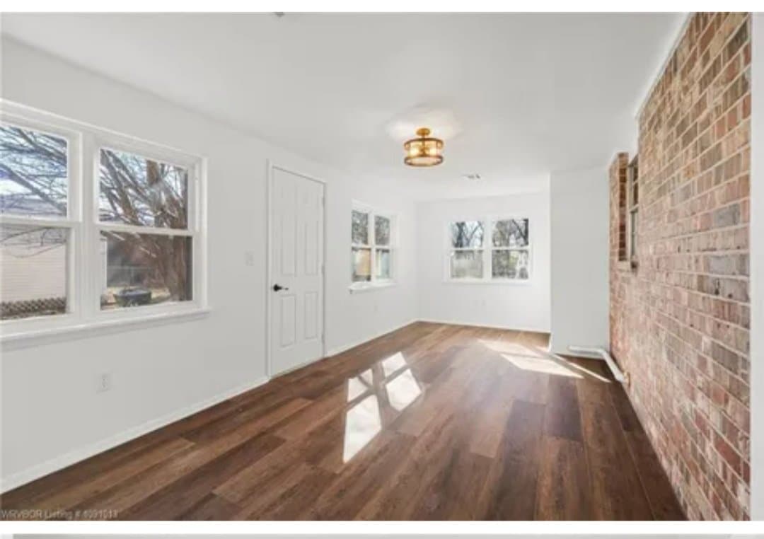Sallisaw House: 617 N Harriet