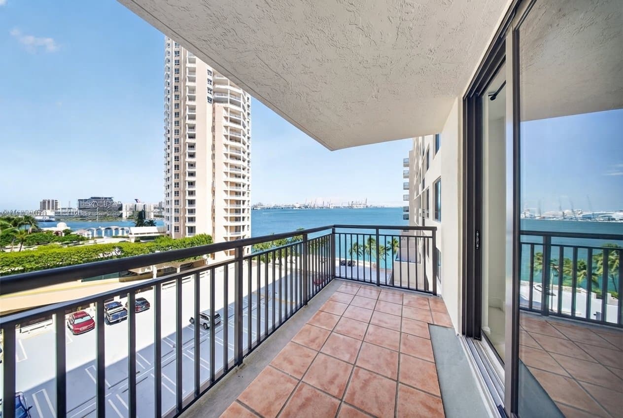 Miami Condo: 540 Brickell Key Dr