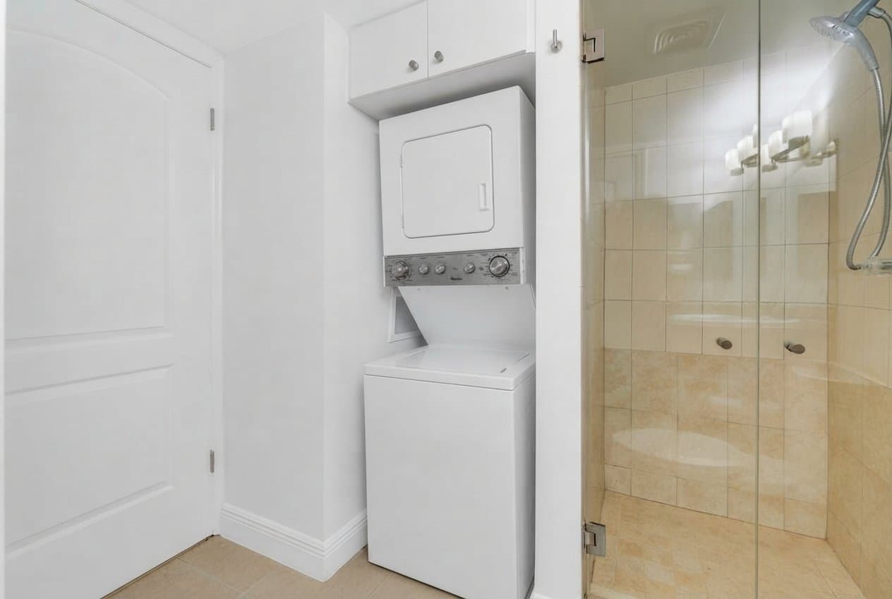 Miami Condo: 2100 Brickell Ave