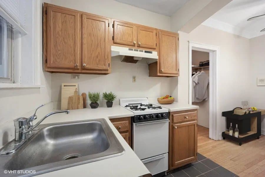 Chicago Apartment: 4225 N Paulina St