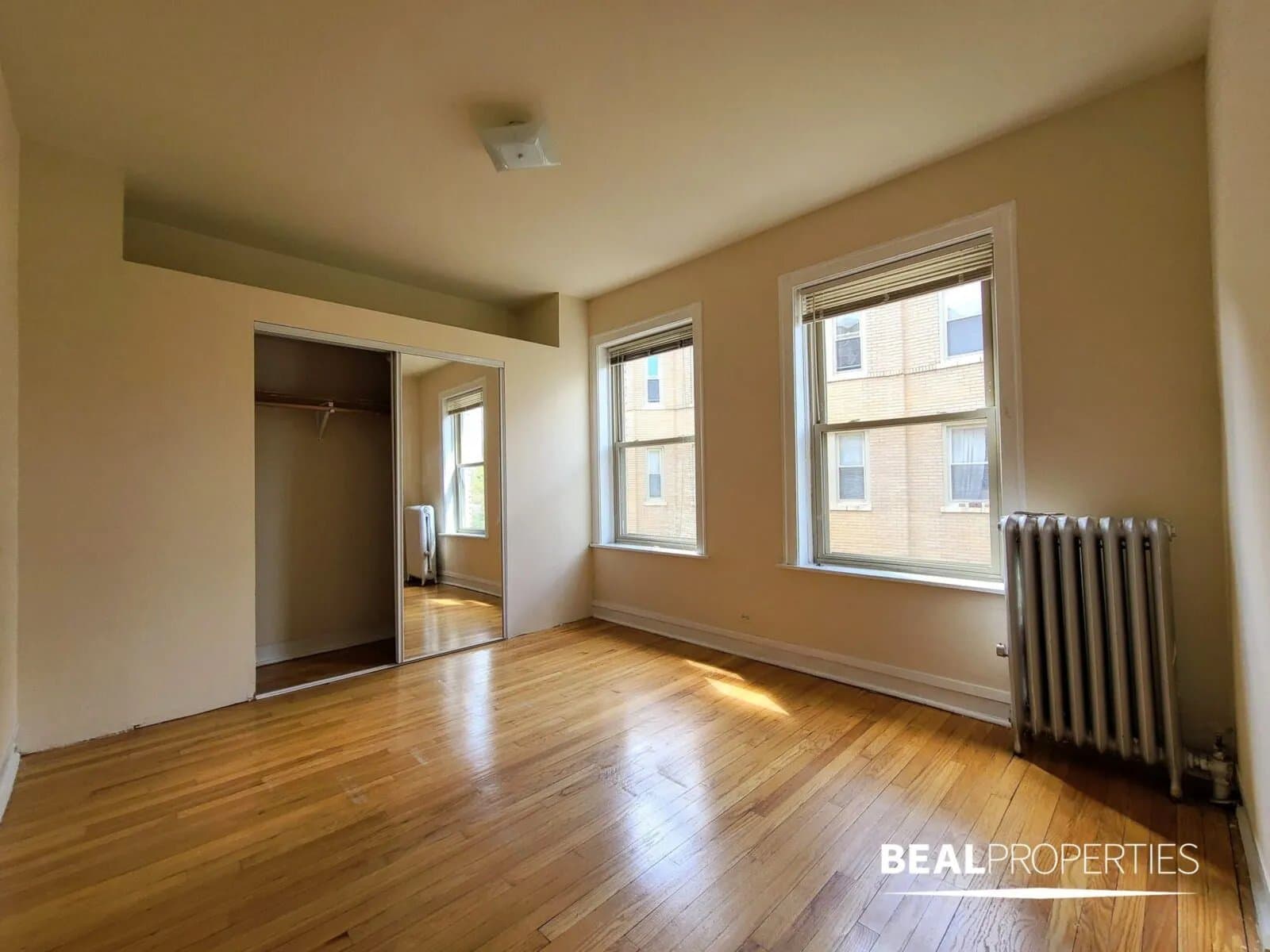 Chicago Apartment: 4225 N Paulina St