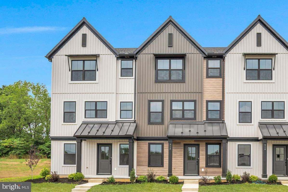 Annville Townhome: 312 Flora Blvd