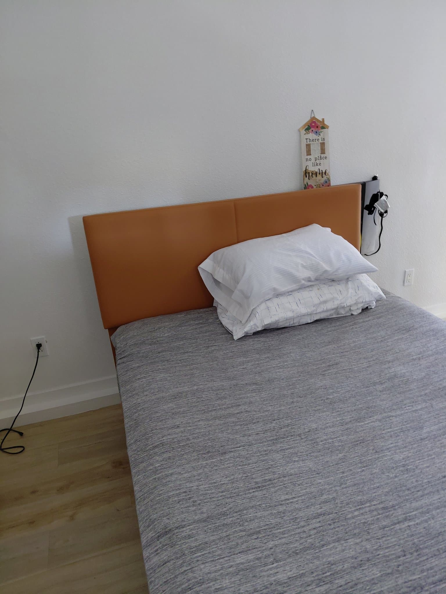 BELLFLOWER Single Room: 9932 BEVERLY STREET