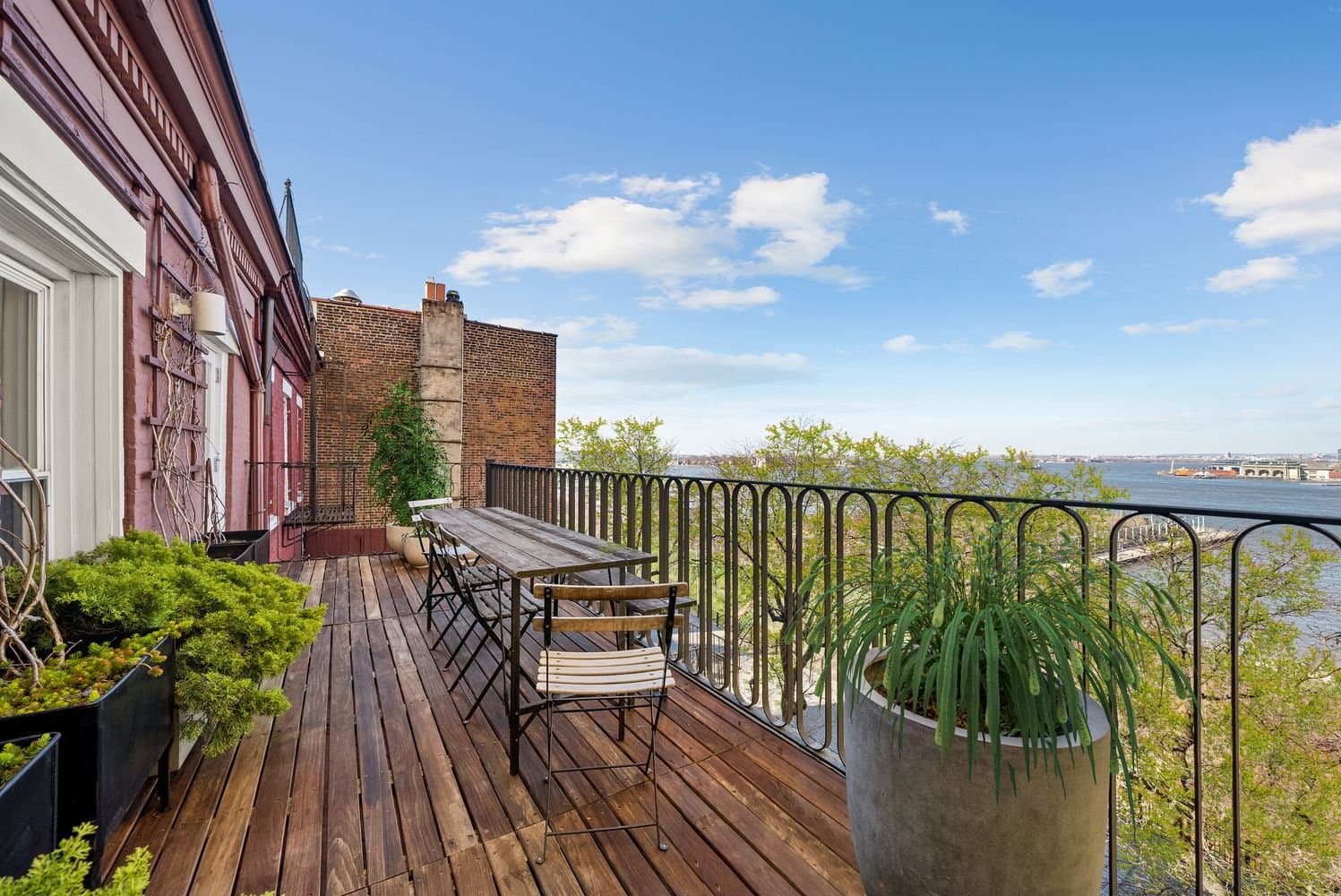 Brooklyn Heights Apartment: 62 Columbia Heights