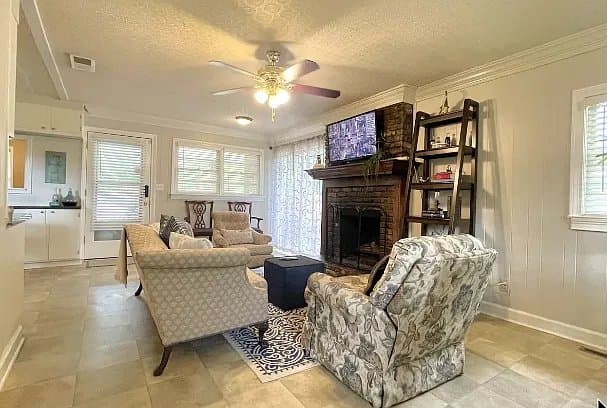 Marietta House: 2158A Lower Roswell Rd