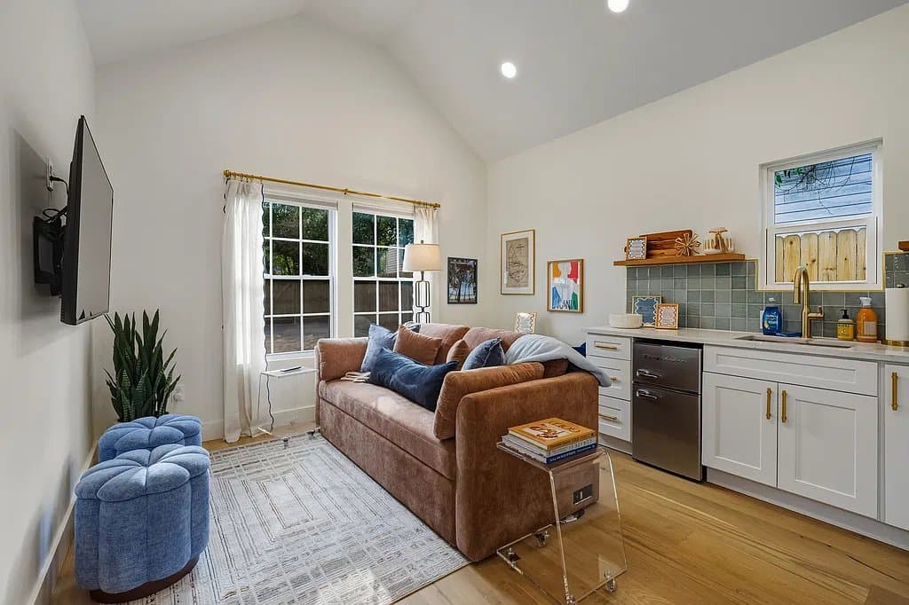 Decatur House: 621 Coventry Rd