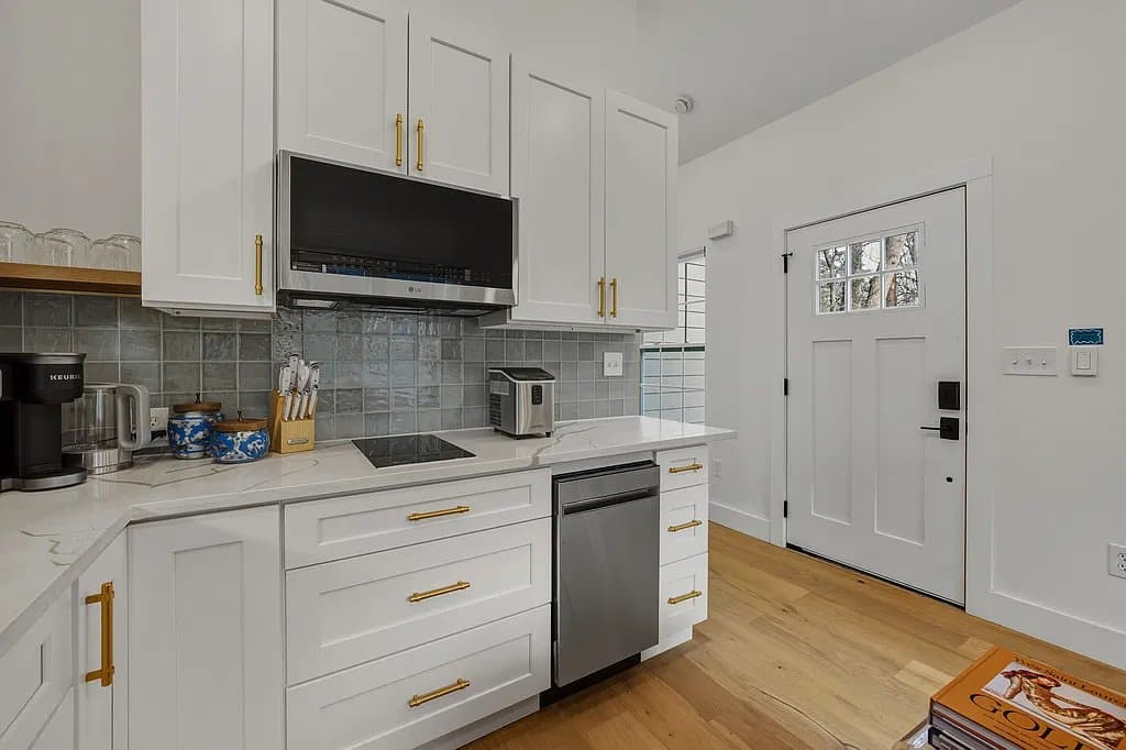 Decatur House: 621 Coventry Rd