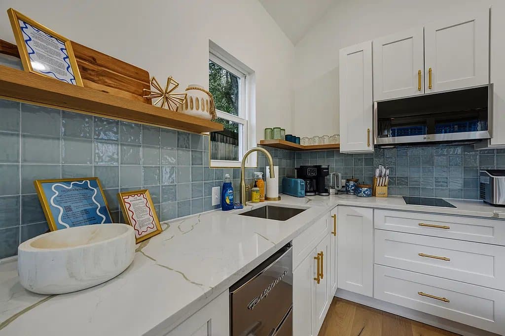 Decatur House: 621 Coventry Rd