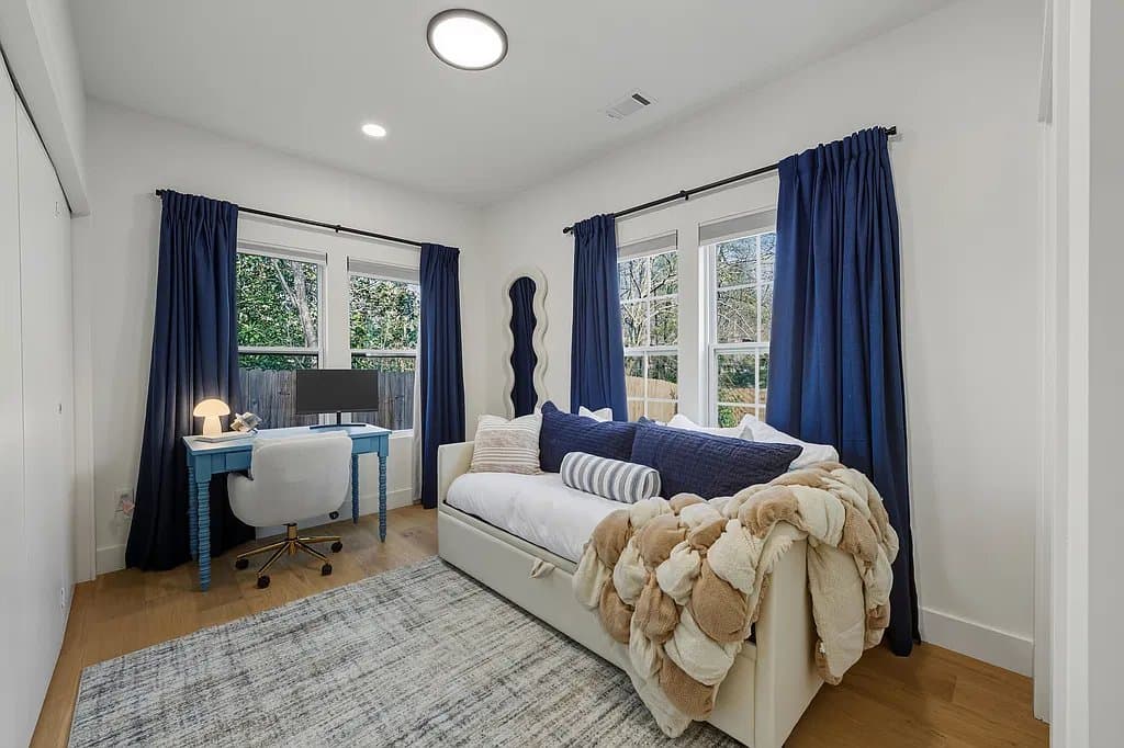 Decatur House: 621 Coventry Rd