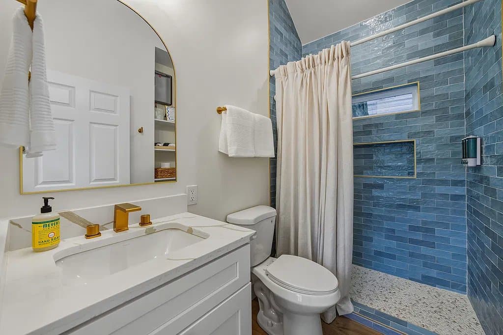 Decatur House: 621 Coventry Rd