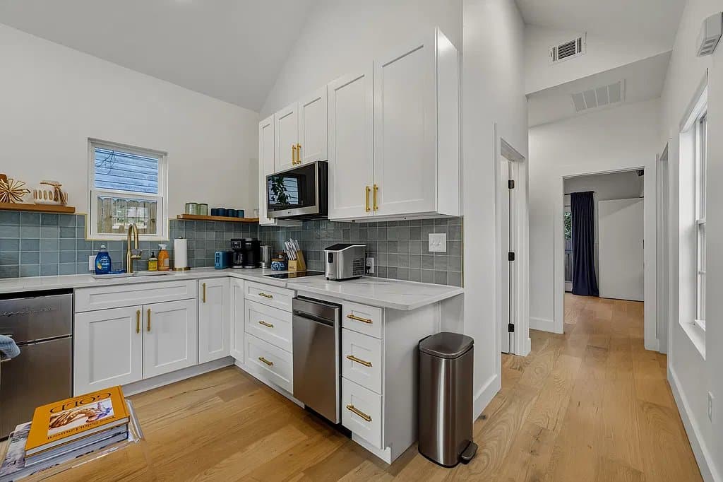 Decatur House: 621 Coventry Rd