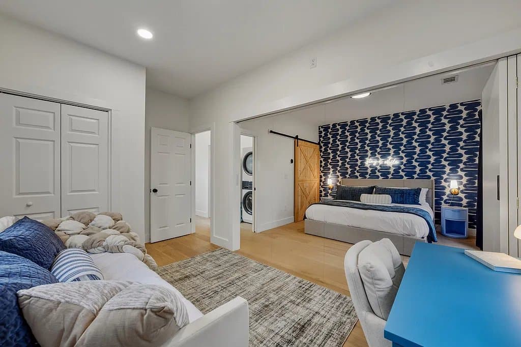 Decatur House: 621 Coventry Rd