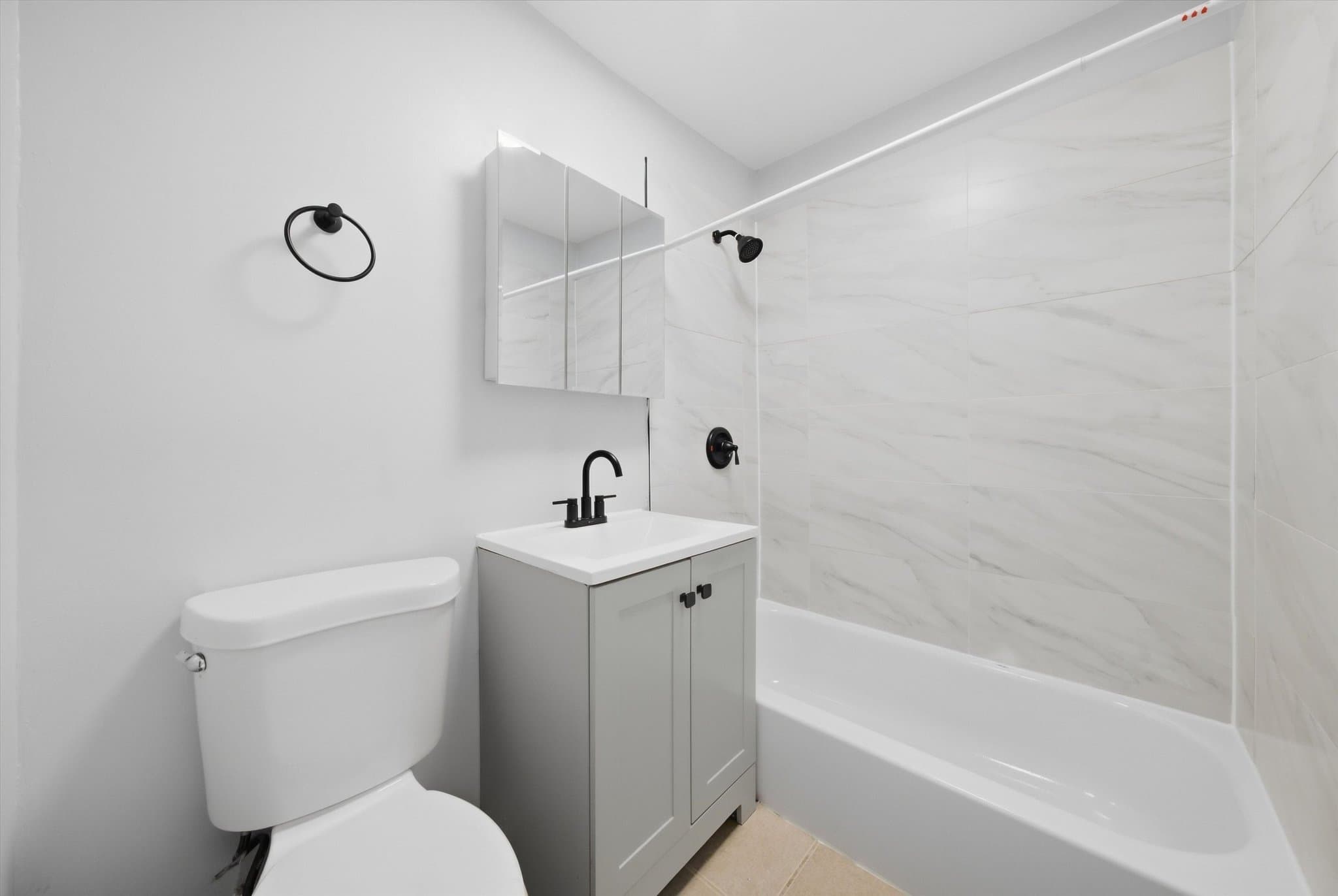 Chicago Apartment: 7870 S Coles Ave