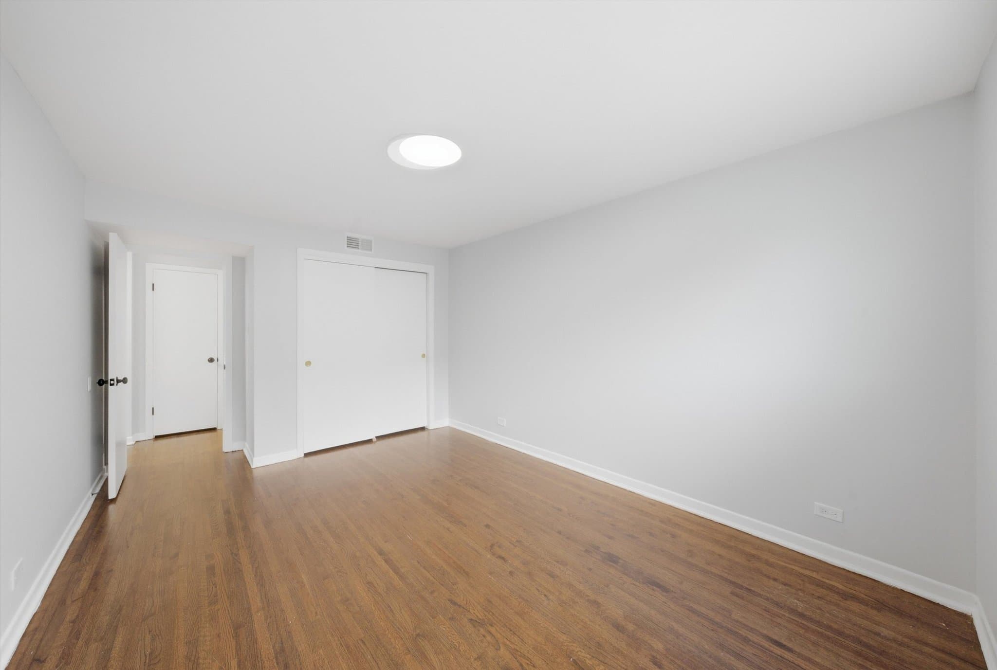 Chicago Apartment: 7870 S Coles Ave
