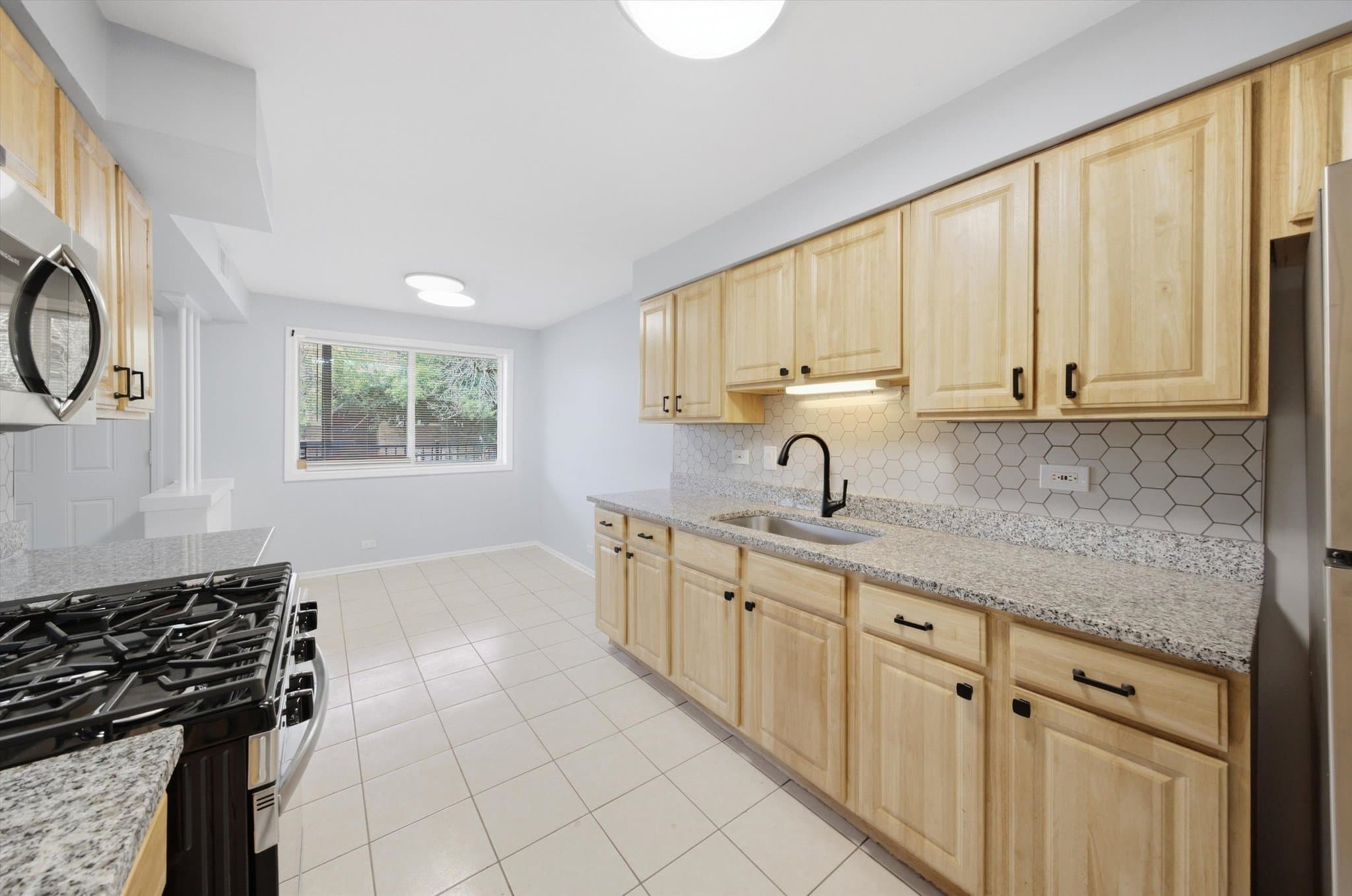 Chicago Apartment: 7870 S Coles Ave