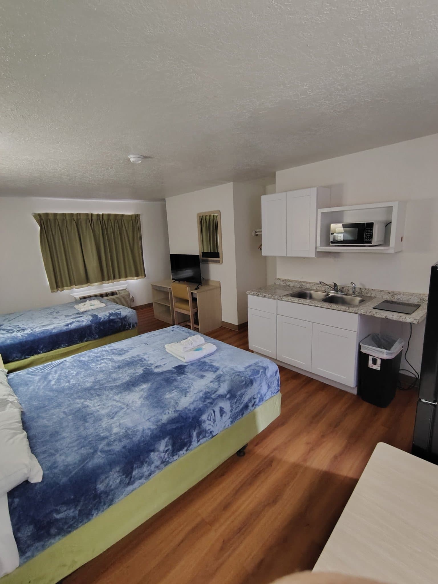Evanston House: 261 Bear River Dr