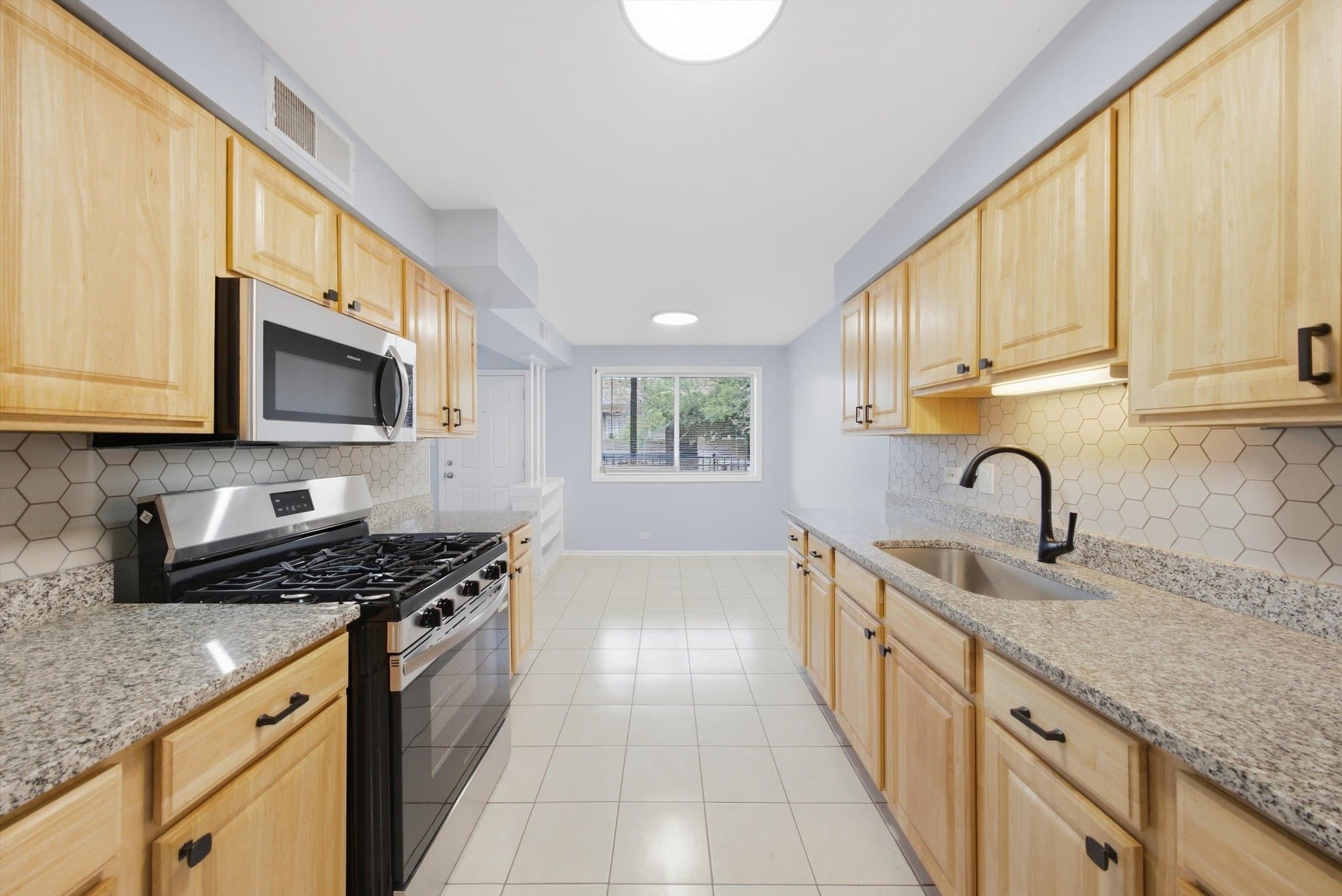 Chicago Apartment: 7870 S Coles Ave