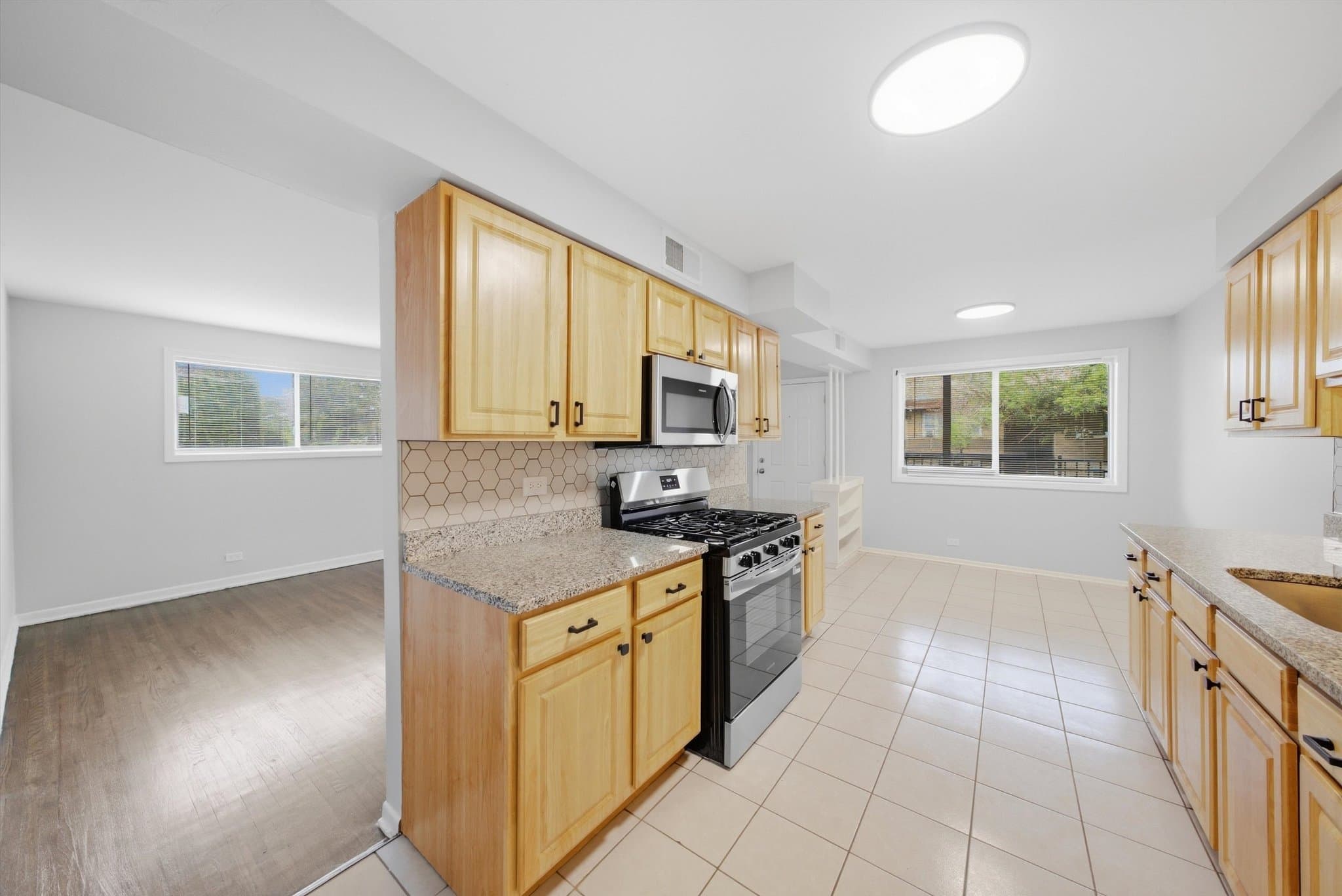 Chicago Apartment: 7870 S Coles Ave