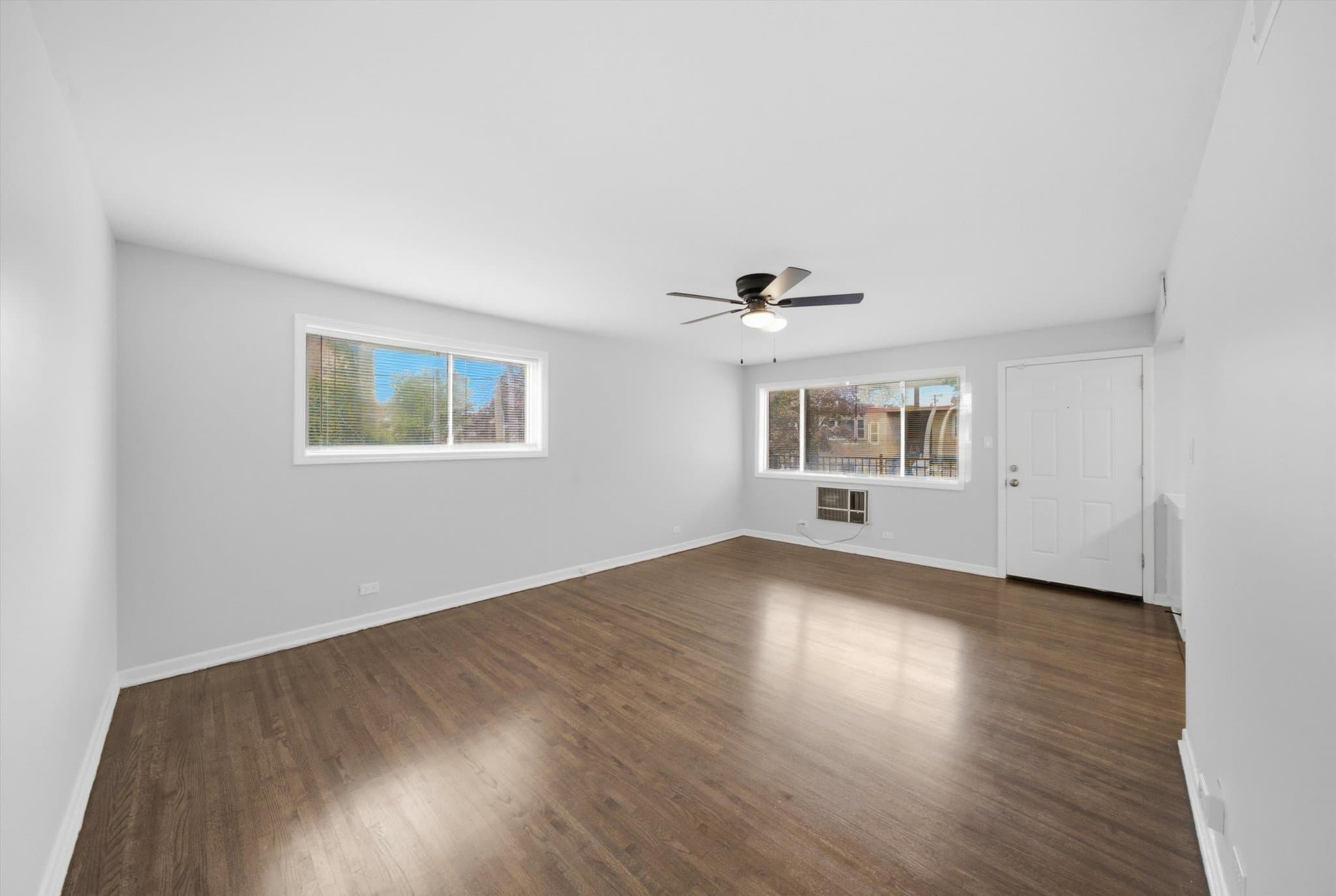 Chicago Apartment: 7870 S Coles Ave