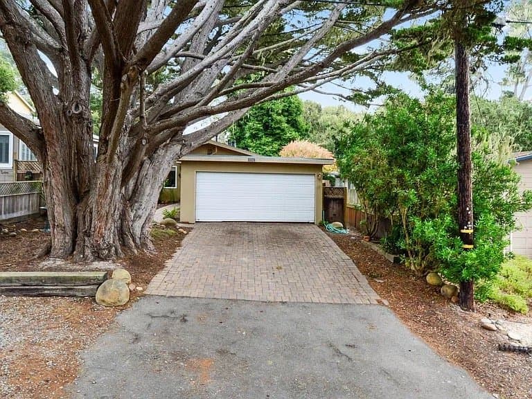 Pacific Grove House: 1323 Lawton Ave
