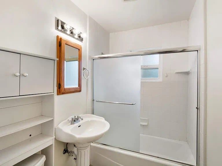 Pacific Grove House: 1323 Lawton Ave