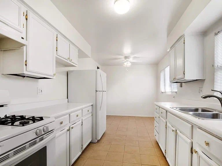 Pacific Grove House: 1323 Lawton Ave