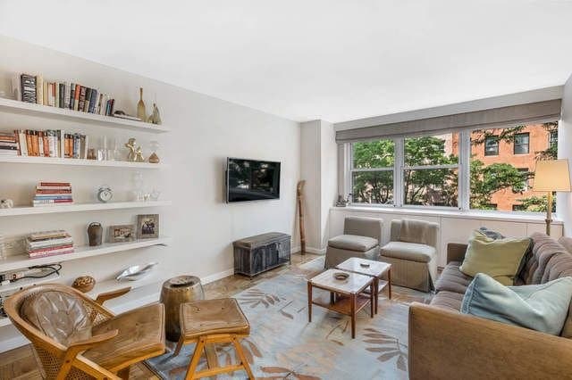 Manhattan Apartment: 360 West 22nd Str