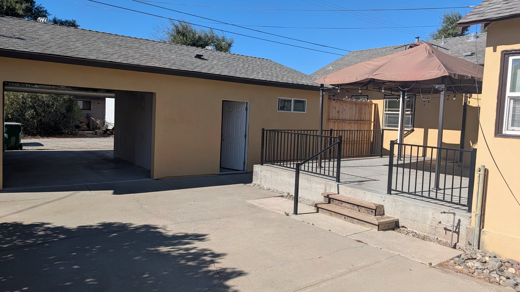Orland Townhome: 520 3rd St