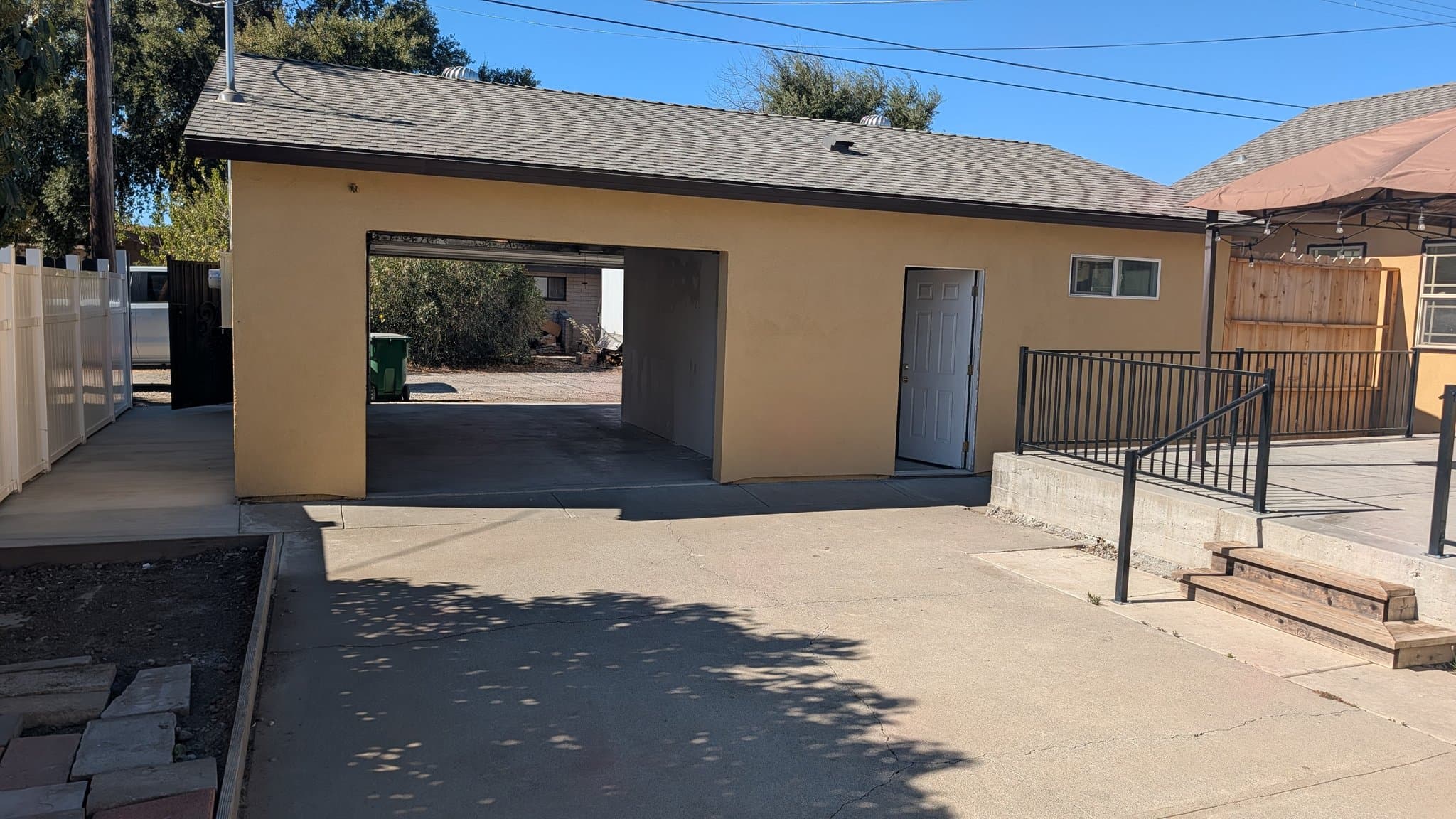 Orland Townhome: 520 3rd St