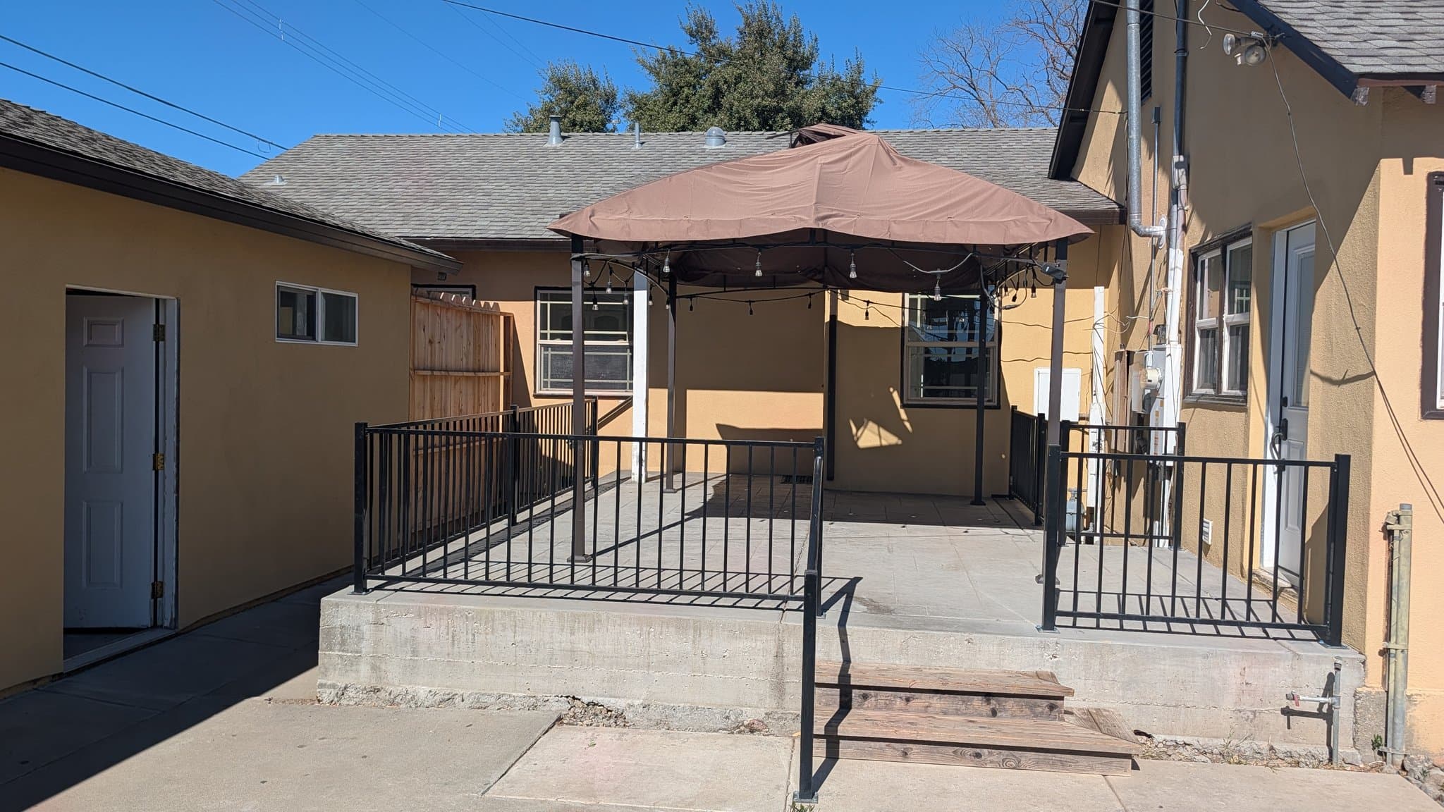 Orland Townhome: 520 3rd St