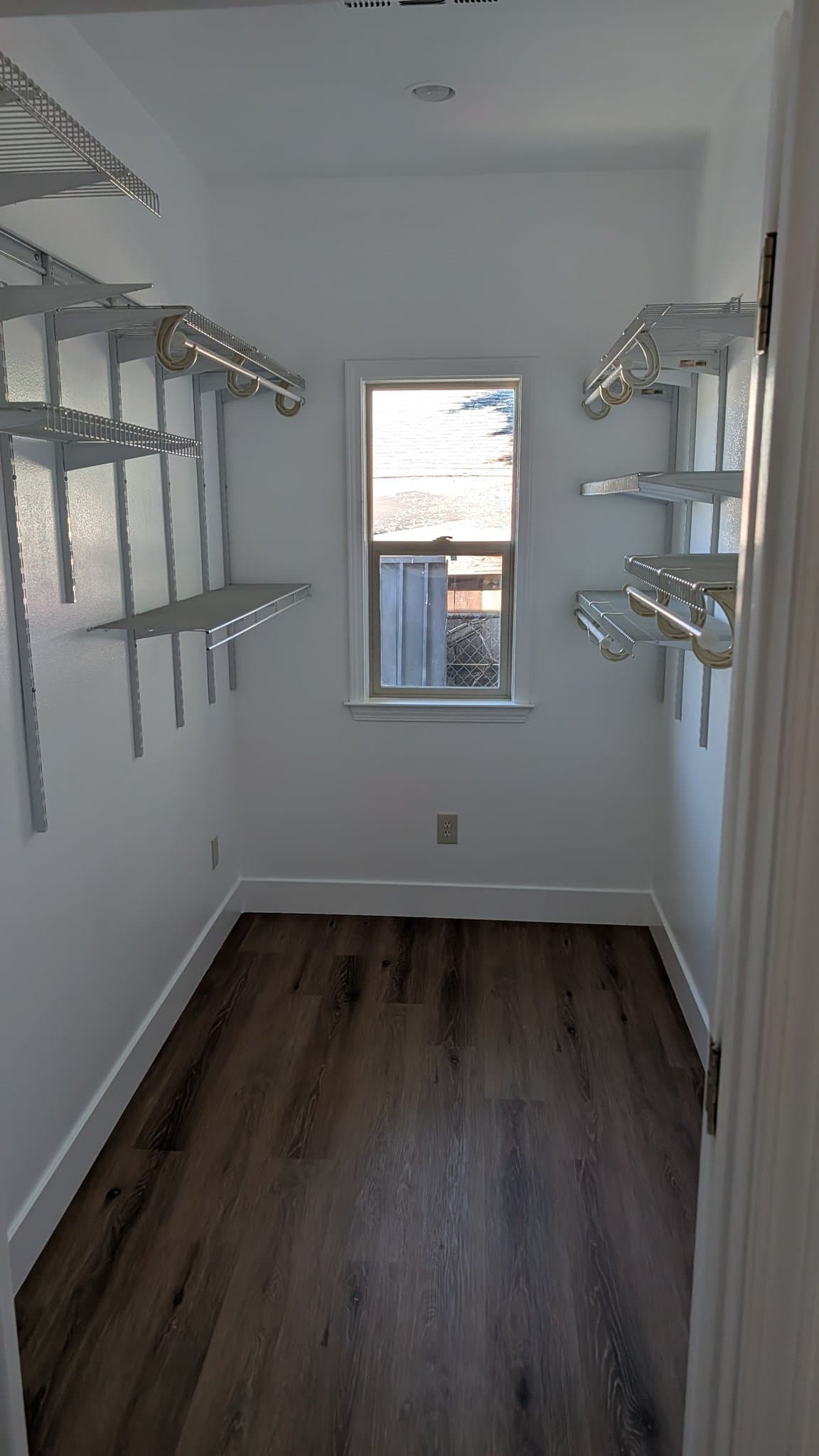 Orland Townhome: 520 3rd St