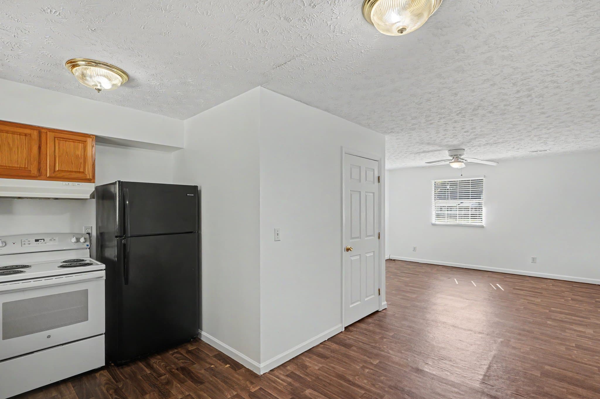 Jacksboro Apartment: 215 Timberlake Circle