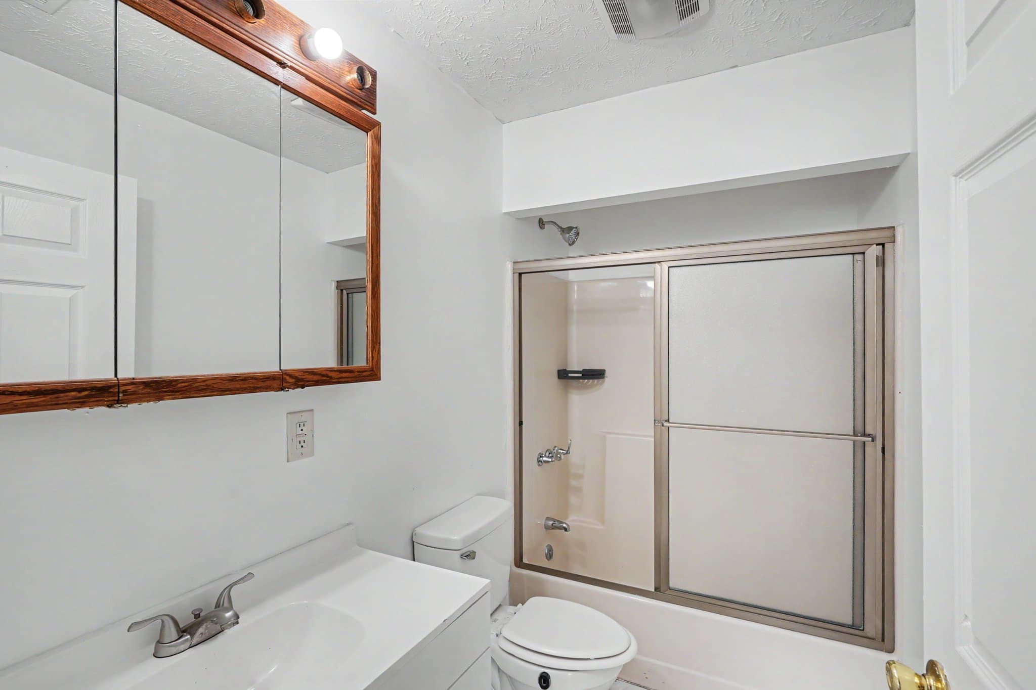 Jacksboro Apartment: 215 Timberlake Circle