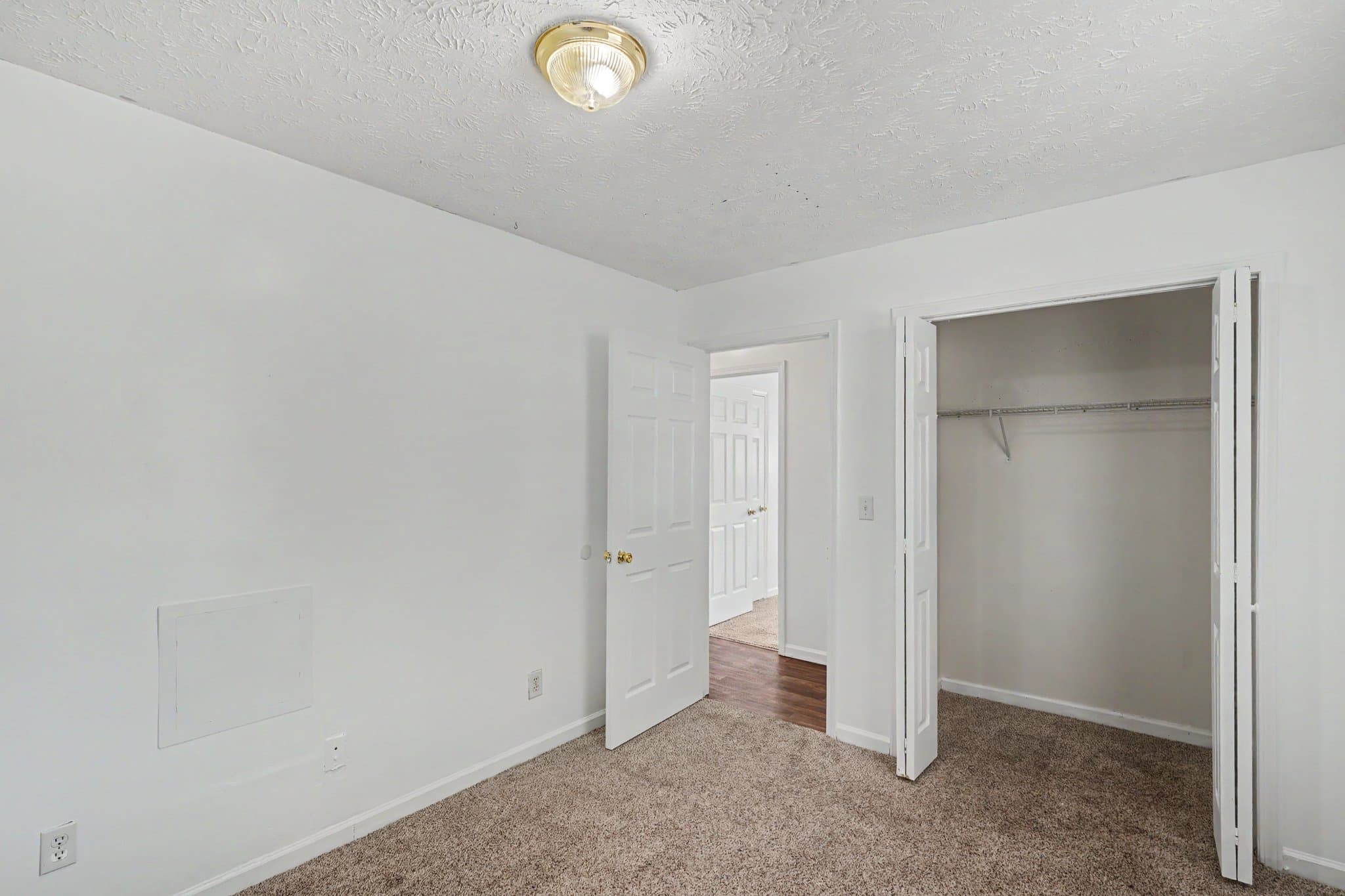 Jacksboro Apartment: 215 Timberlake Circle