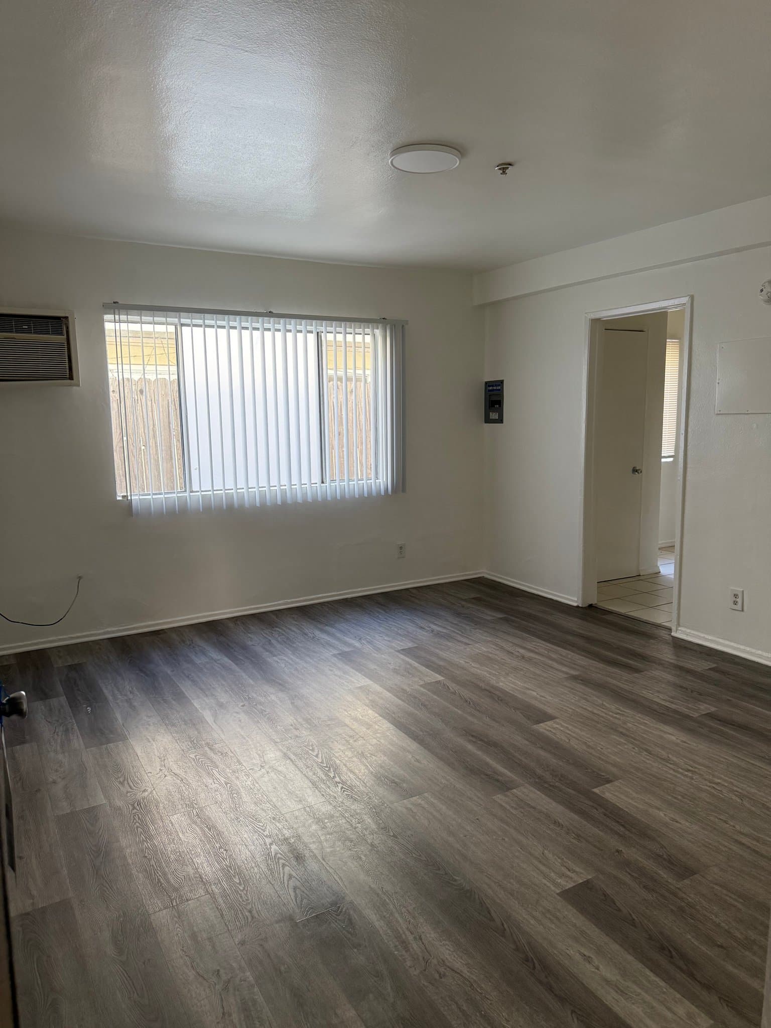 Reseda Apartment: 6645 Etiwanda Ave