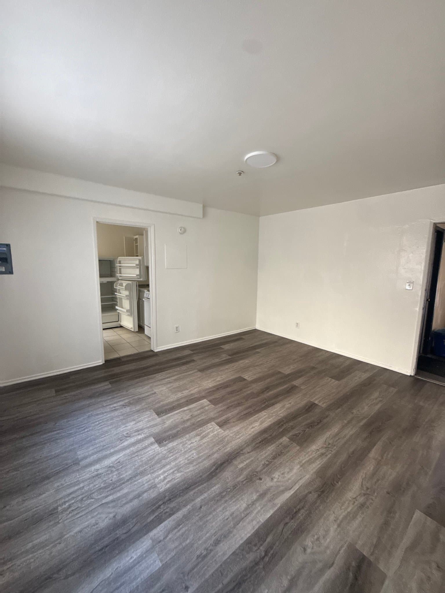 Reseda Apartment: 6645 Etiwanda Ave
