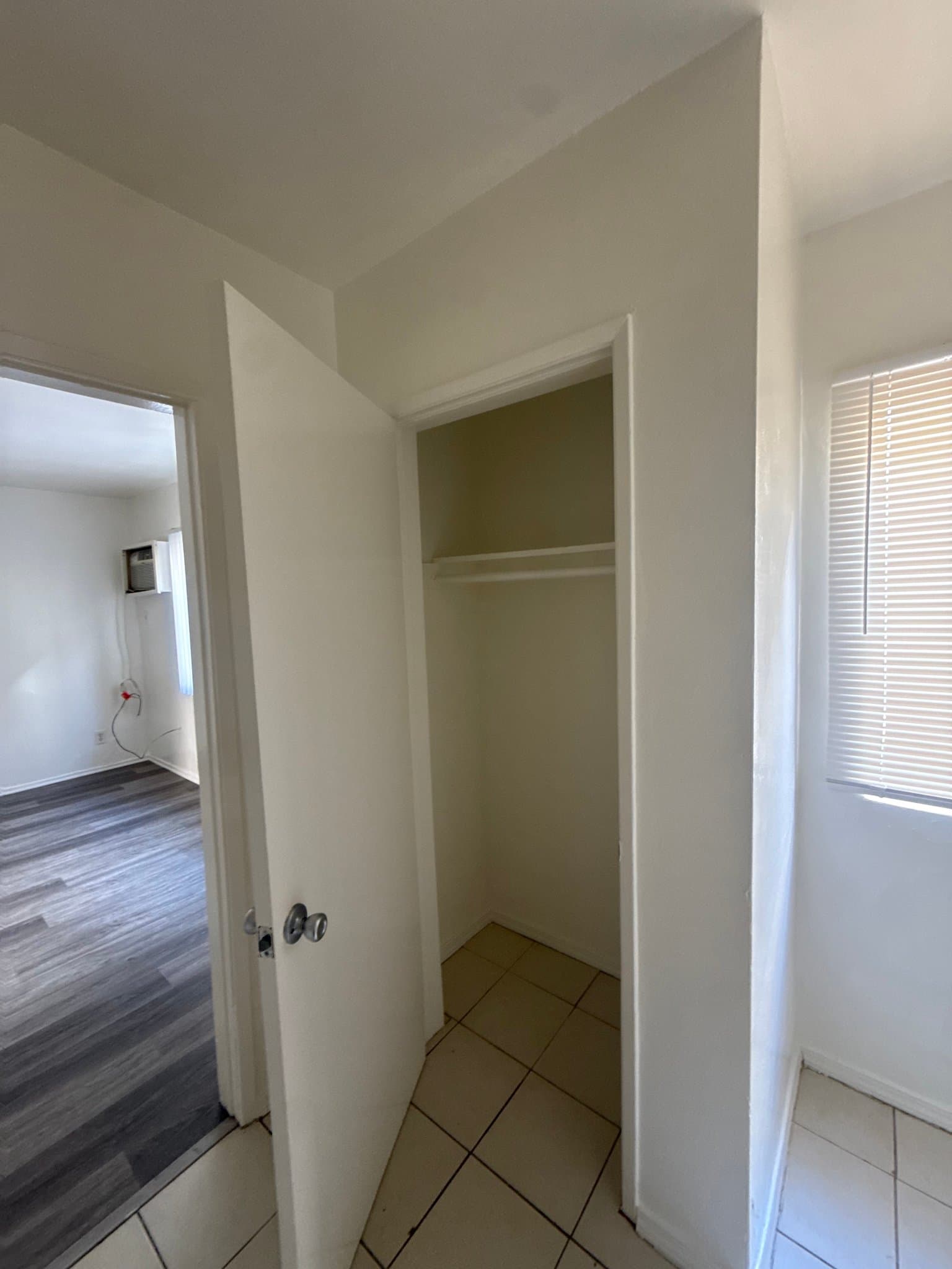 Reseda Apartment: 6645 Etiwanda Ave