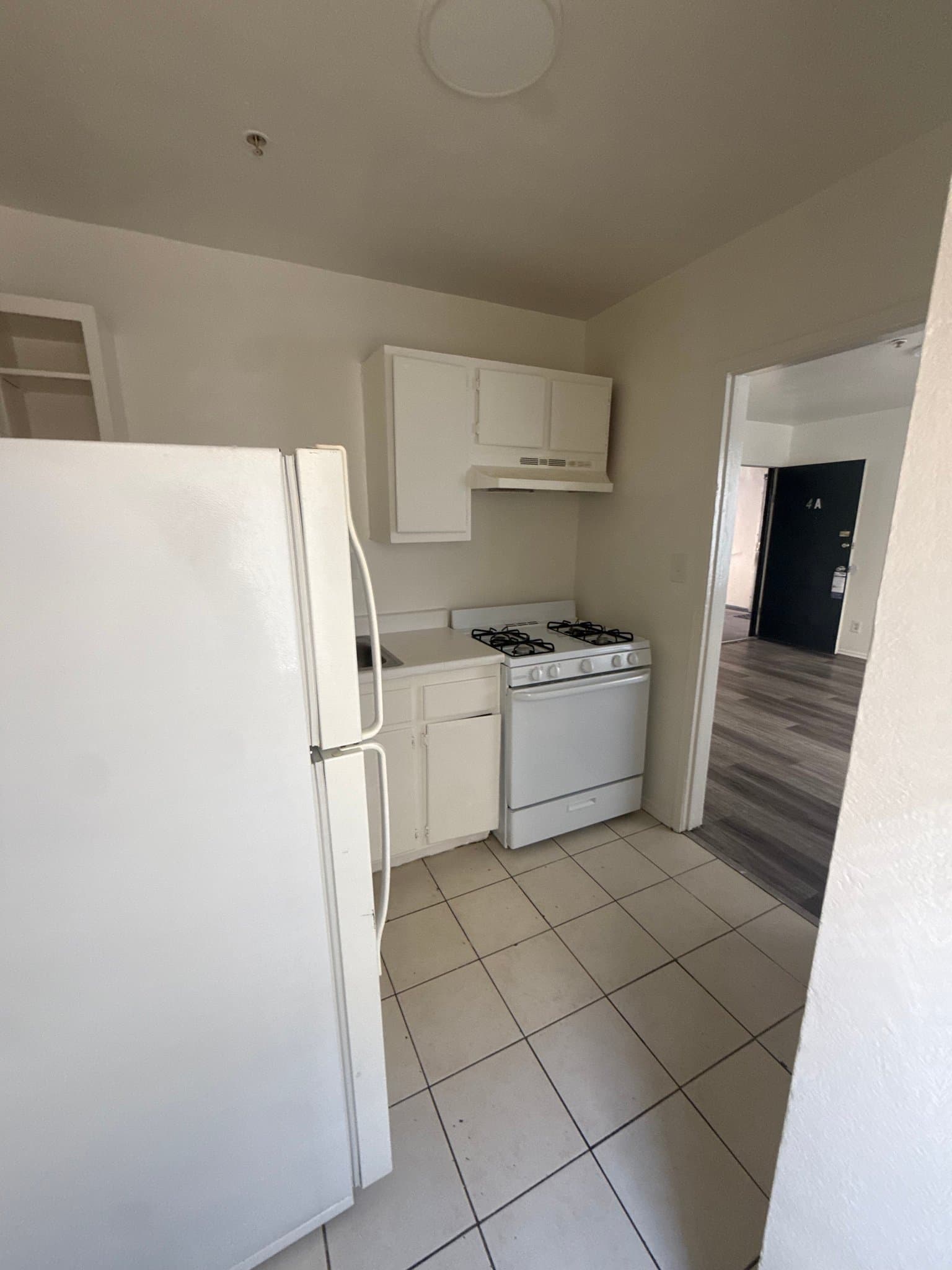 Reseda Apartment: 6645 Etiwanda Ave