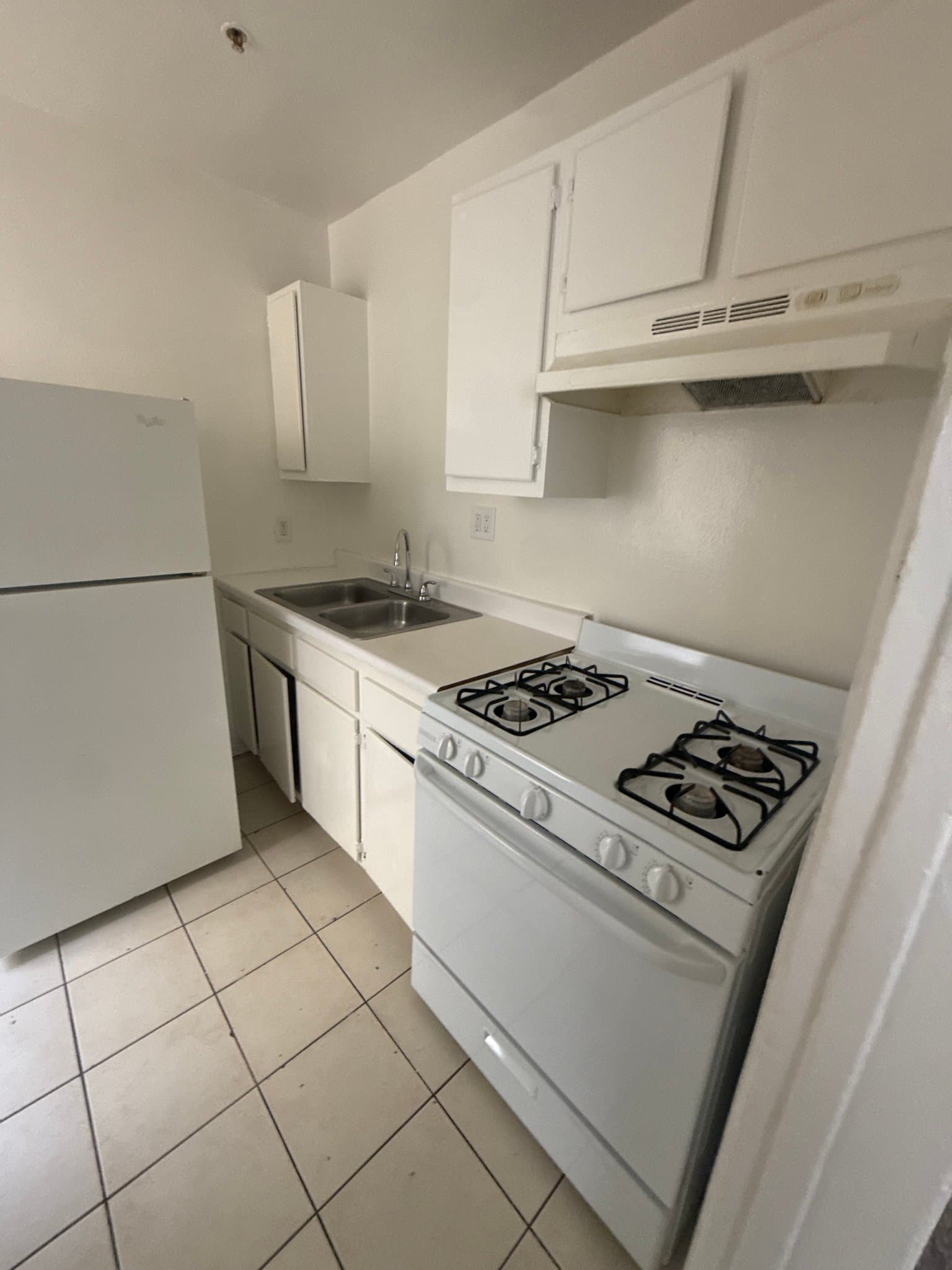 Reseda Apartment: 6645 Etiwanda Ave
