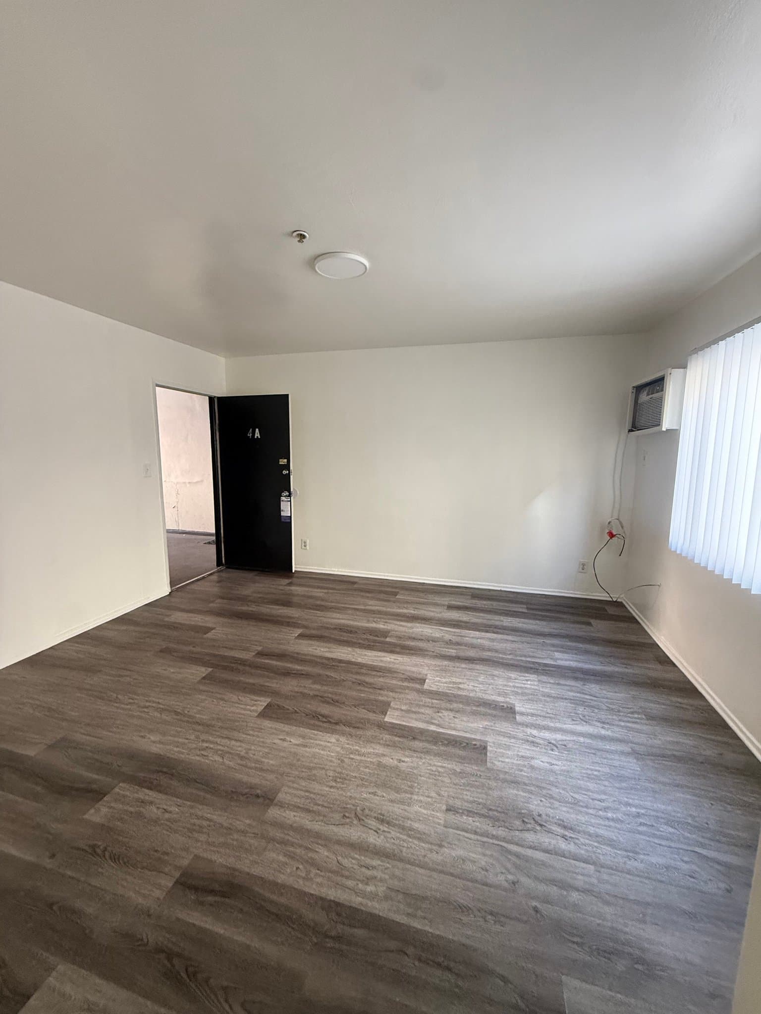 Reseda Apartment: 6645 Etiwanda Ave