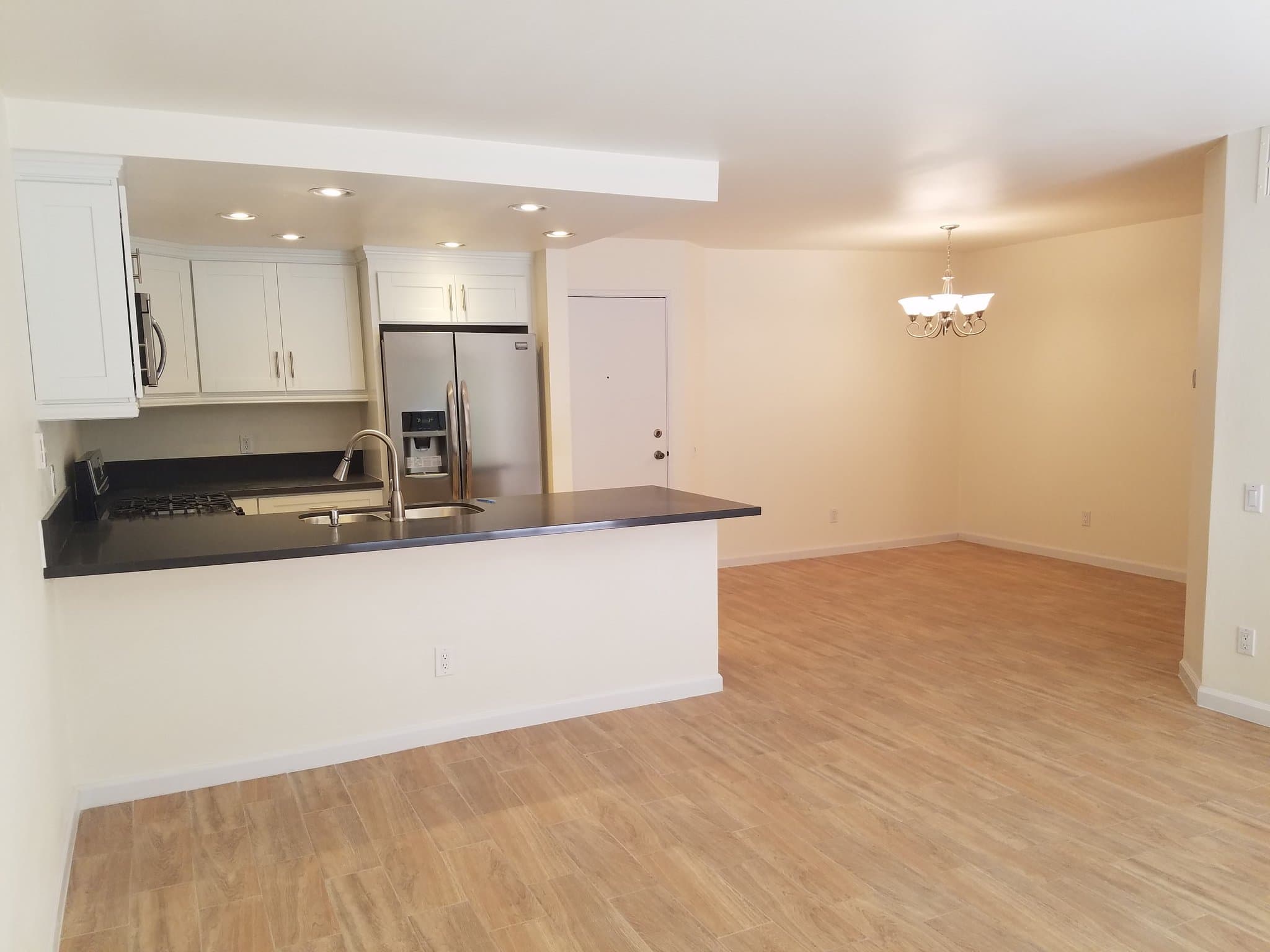 Canoga Park Condo: 6820 Remmet Ave