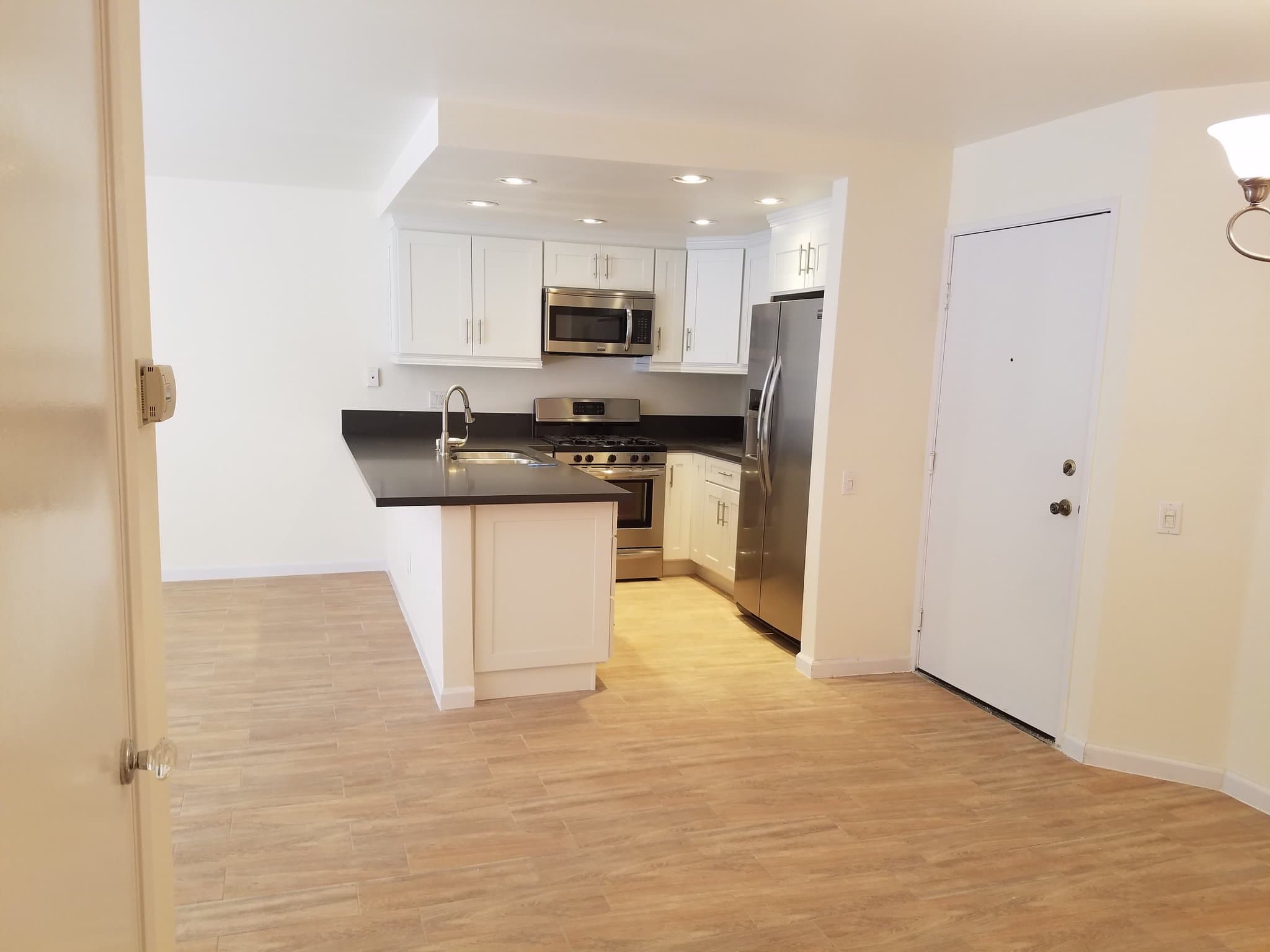 Canoga Park Condo: 6820 Remmet Ave