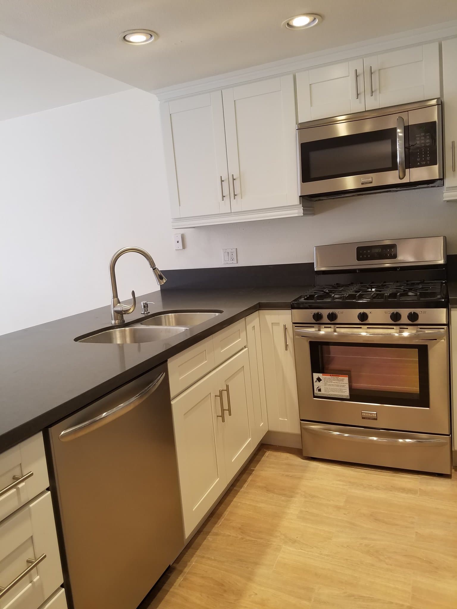 Canoga Park Condo: 6820 Remmet Ave