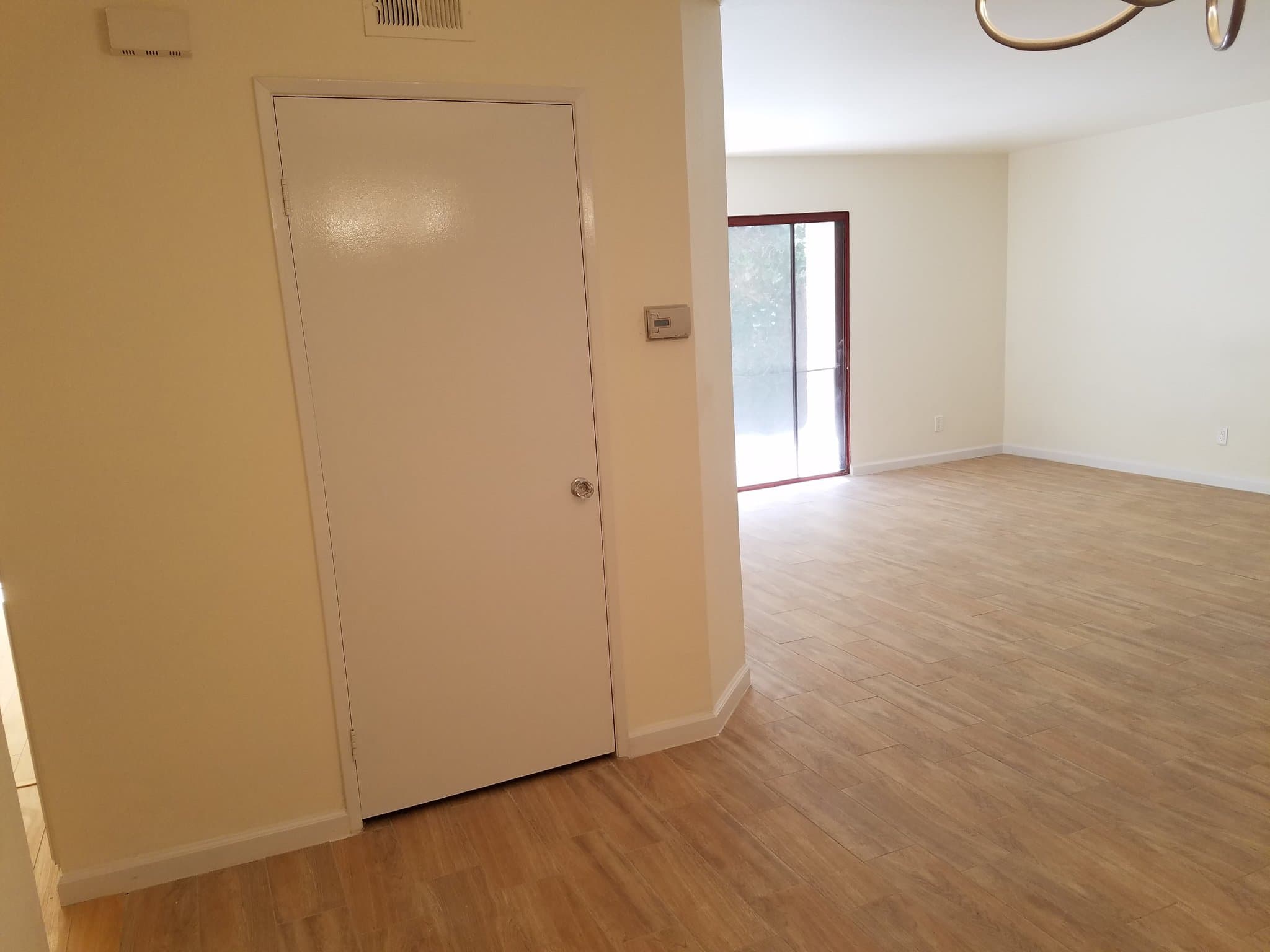 Canoga Park Condo: 6820 Remmet Ave