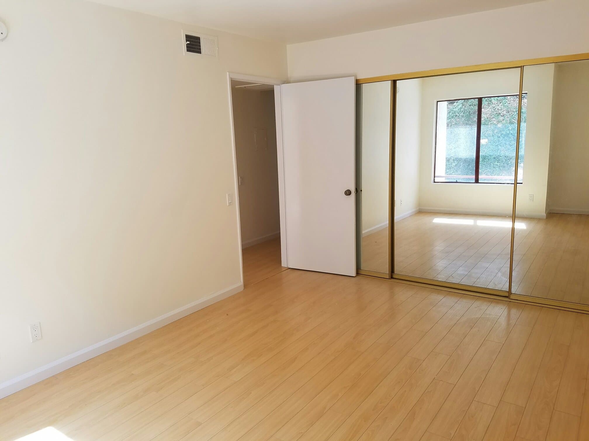 Canoga Park Condo: 6820 Remmet Ave